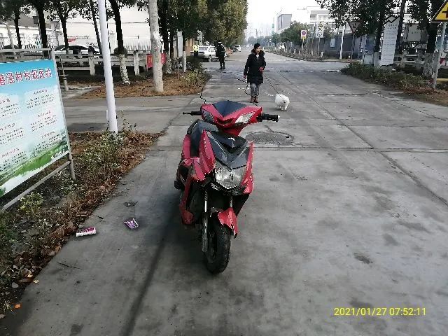 DƬ